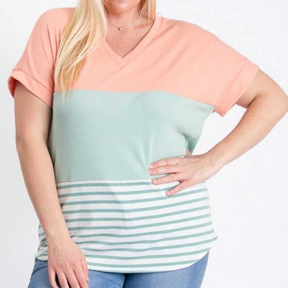 Size Medium Pink Lily Color Block short sleeved shirt - Picture 2 of 2